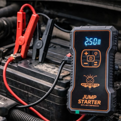 Голям Стартерен Бустер за Автомобил Външна Батерия POWER BANK 12V JUMP STARTER Стартер за Акумулатор Подаване на Ток 4в1 с Компресор и Фенер