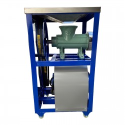 Професионална Чугунена Месомелачка Румънска №32 с Електромотор 1.5кв с двоен ремък плот от неръждавейка Професионална Чугунена Месомелачка Румънска №32 с Електромотор 1.5кв с двоен ремък плот от неръждавейка